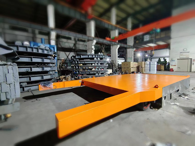 24年3月，北京12吨无轨胶轮电动平车2台发货